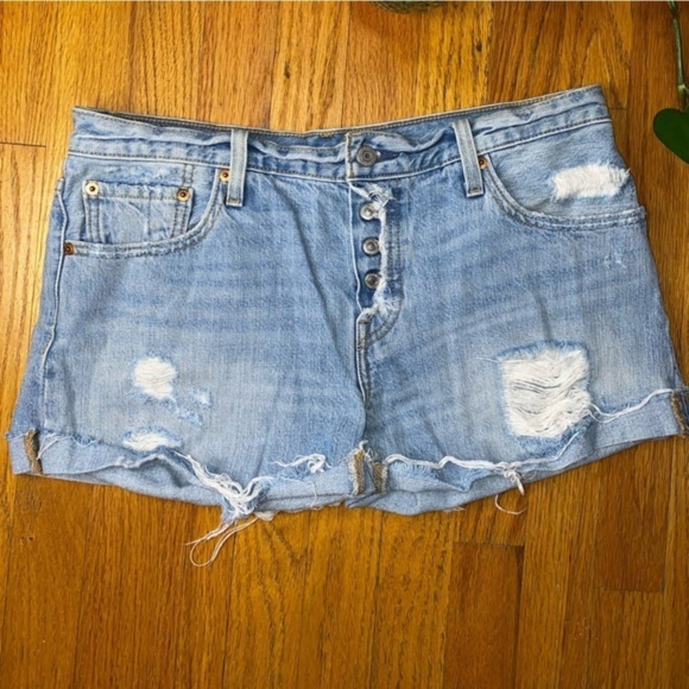 LEVI’S Blue Distressed Denim Jean Shorts High-Waisted Women’s Size 28